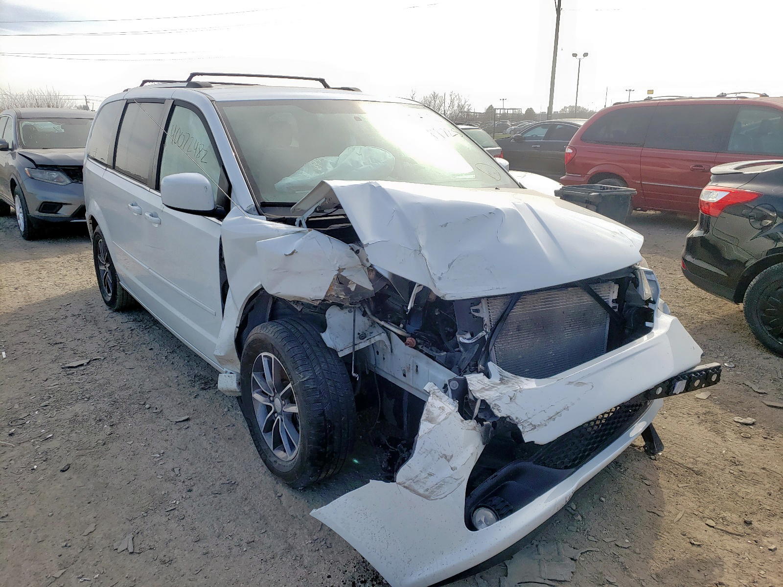 DODGE GRAND CARA 2017 with VIN 2C4RDGCG8HR749725 - Photo from auction
