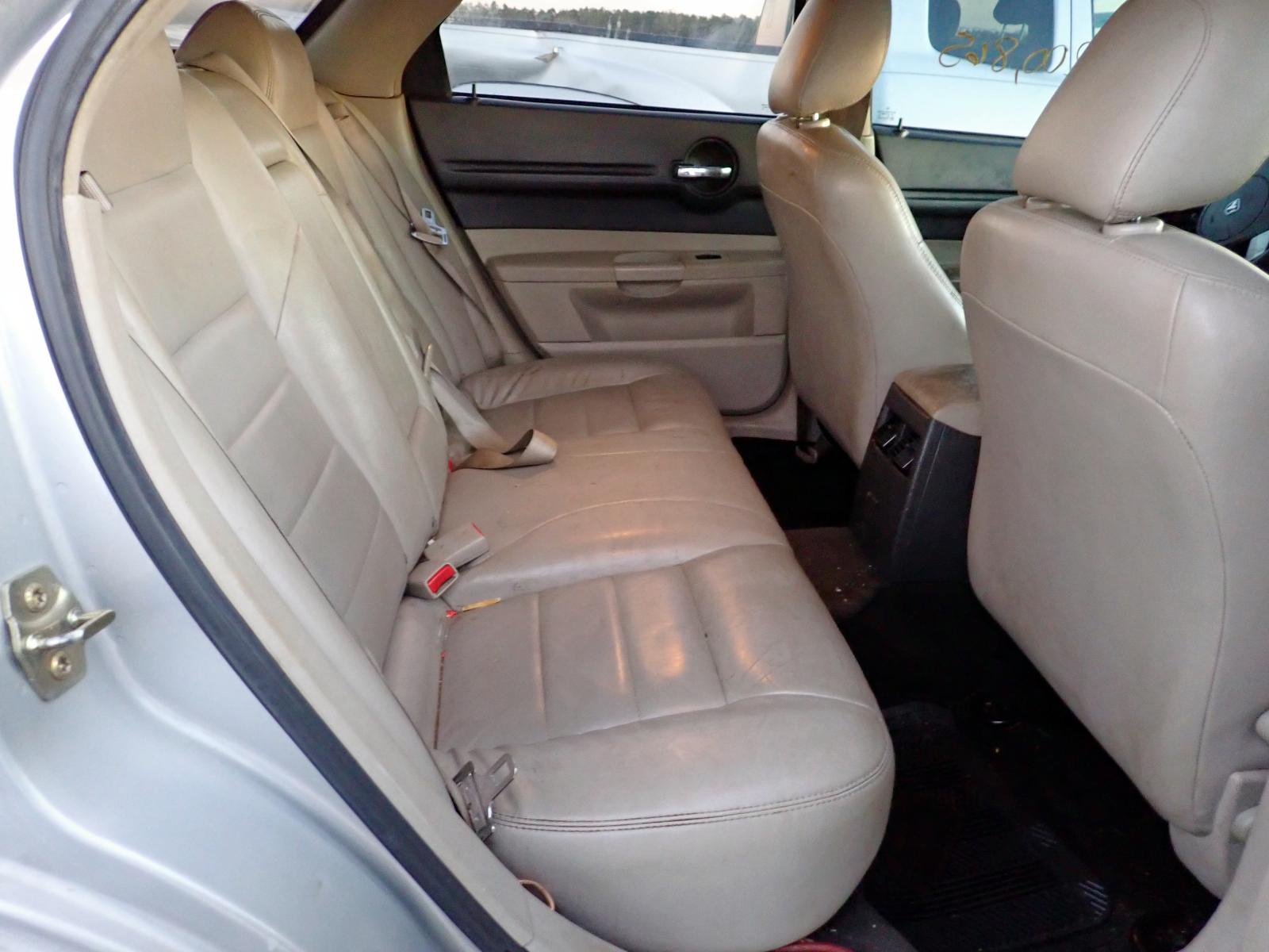 Photo 6 from auction – 2005 DODGE MAGNUM SXT with VIN 2D4FV48V05H510082