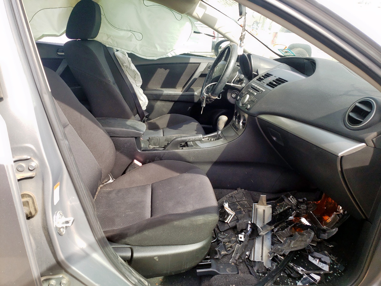 Zdjęcie 5 z aukcji – 2011 MAZDA 3 I z VIN JM1BL1VG6B1404168
