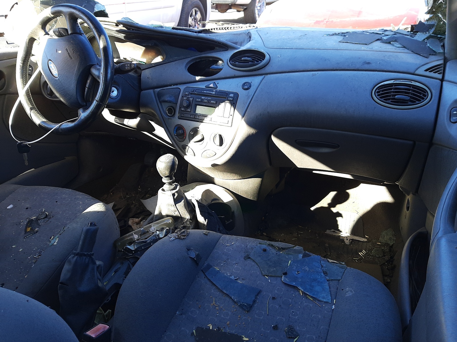Photo 9 from auction – 2004 FORD FOCUS ZX5 with VIN 3FAFP37324R124385