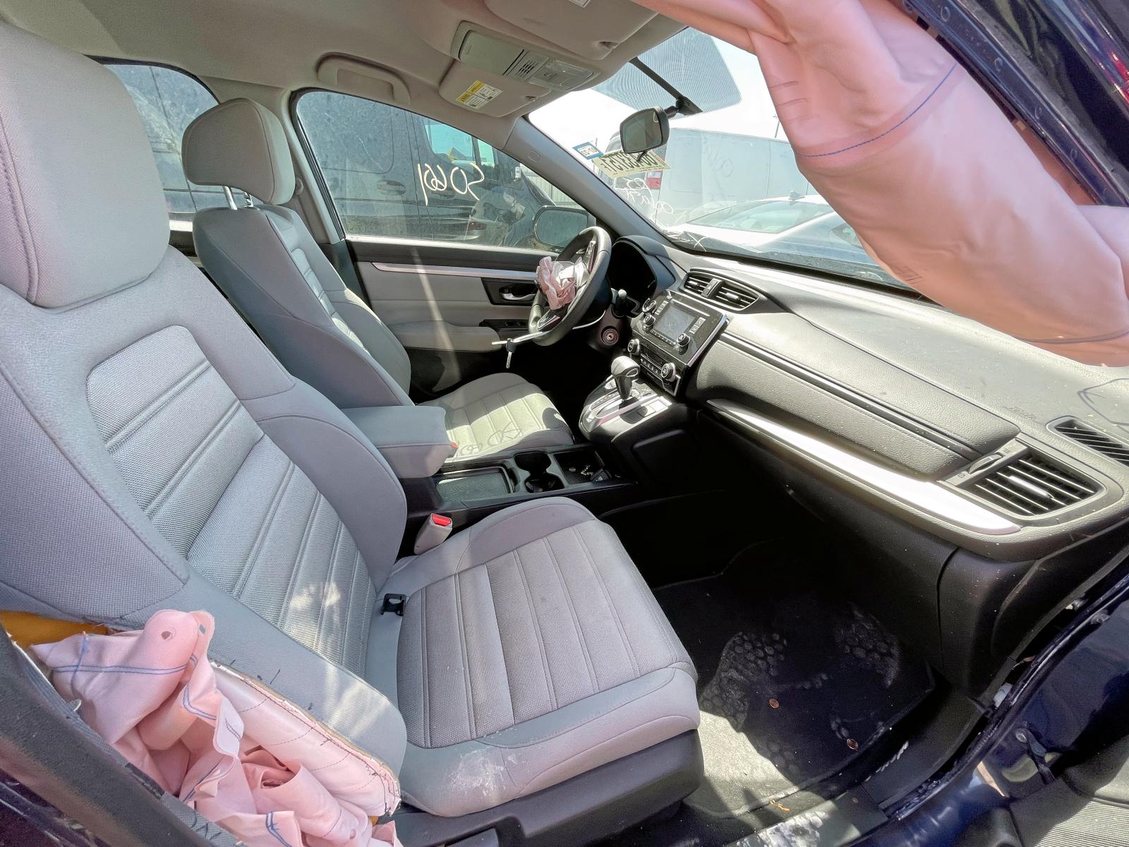 Photo 5 from auction – 2017 HONDA CR-V LX with VIN 7FARW5H33HE001971