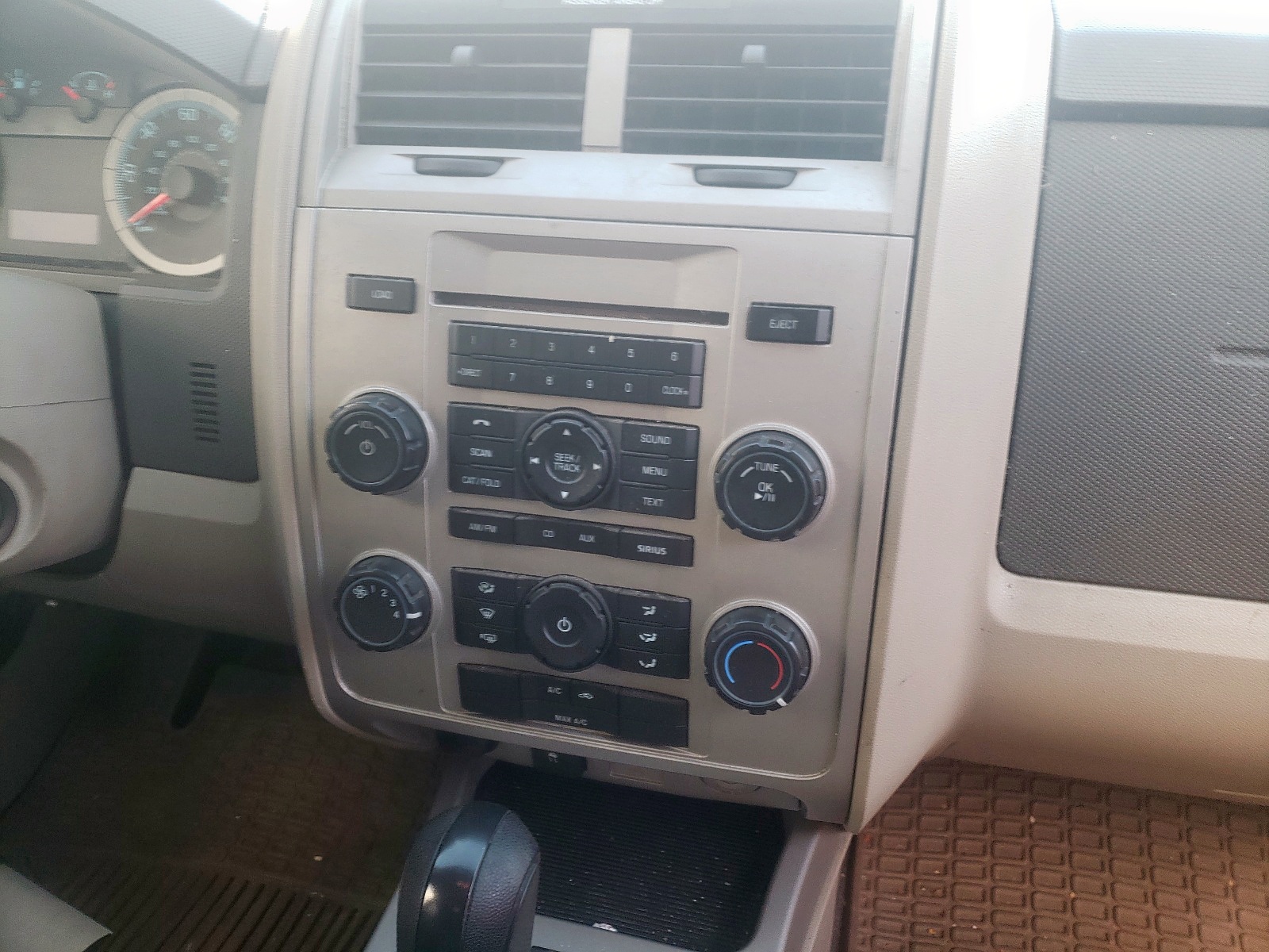Photo 9 from auction – 2010 FORD ESCAPE XLT with VIN 1FMCU0DGXAKA43898