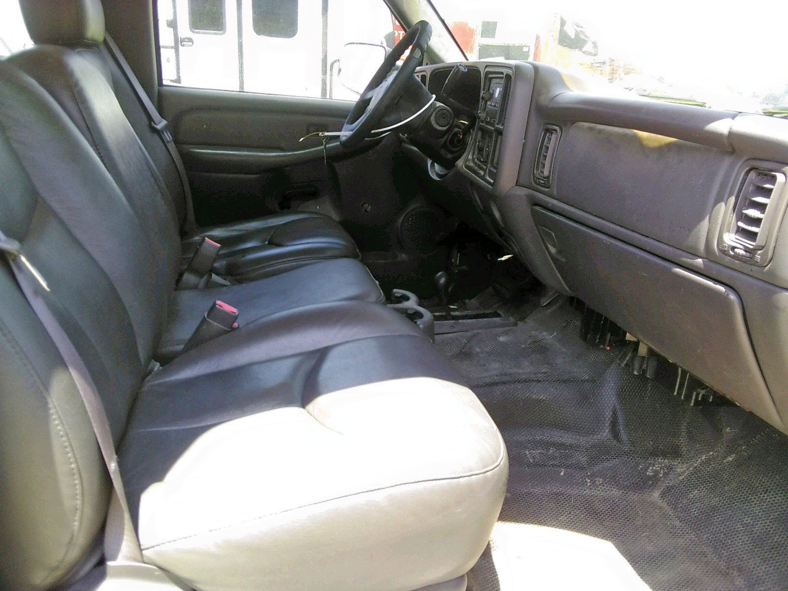 Photo 5 from auction – 2003 GMC NEW SIERRA with VIN 1GTJK331X3F154432