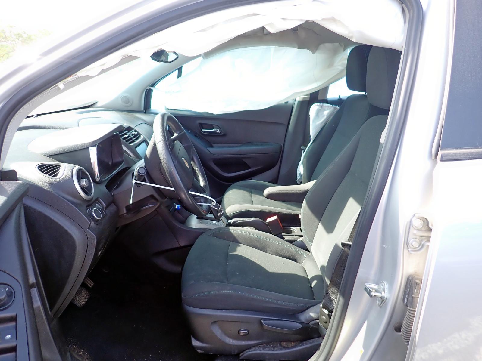 Photo 5 from auction – 2016 CHEVROLET TRAX LS with VIN 3GNCJKSB4GL270020