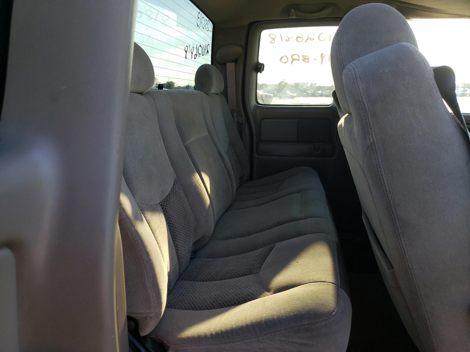 Photo 6 from auction – 2005 CHEVROLET SILVERADO with VIN 2GCEC19V551155219