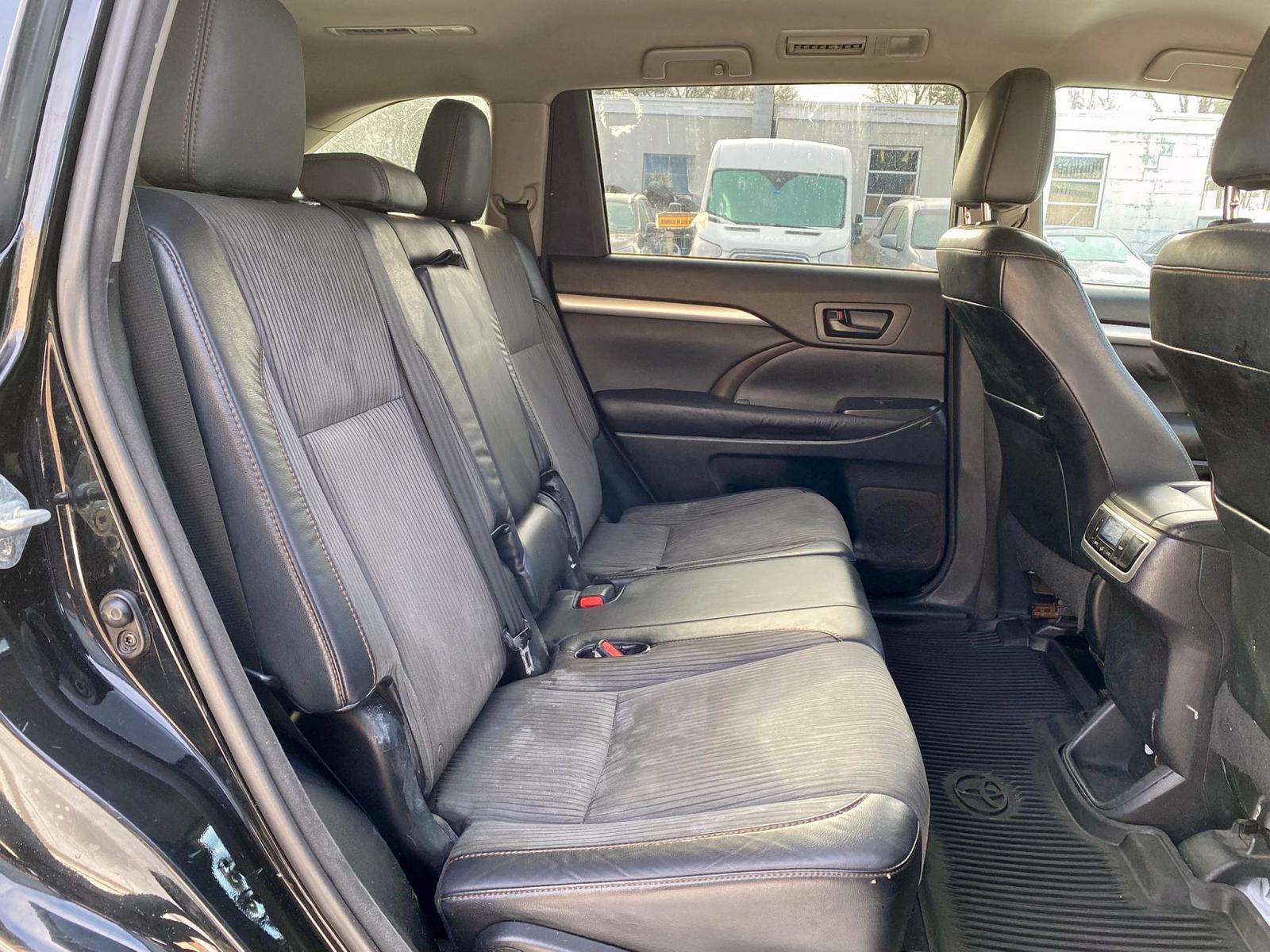 Photo 6 from auction – 2015 TOYOTA HIGHLANDER with VIN 5TDBKRFH9FS105498