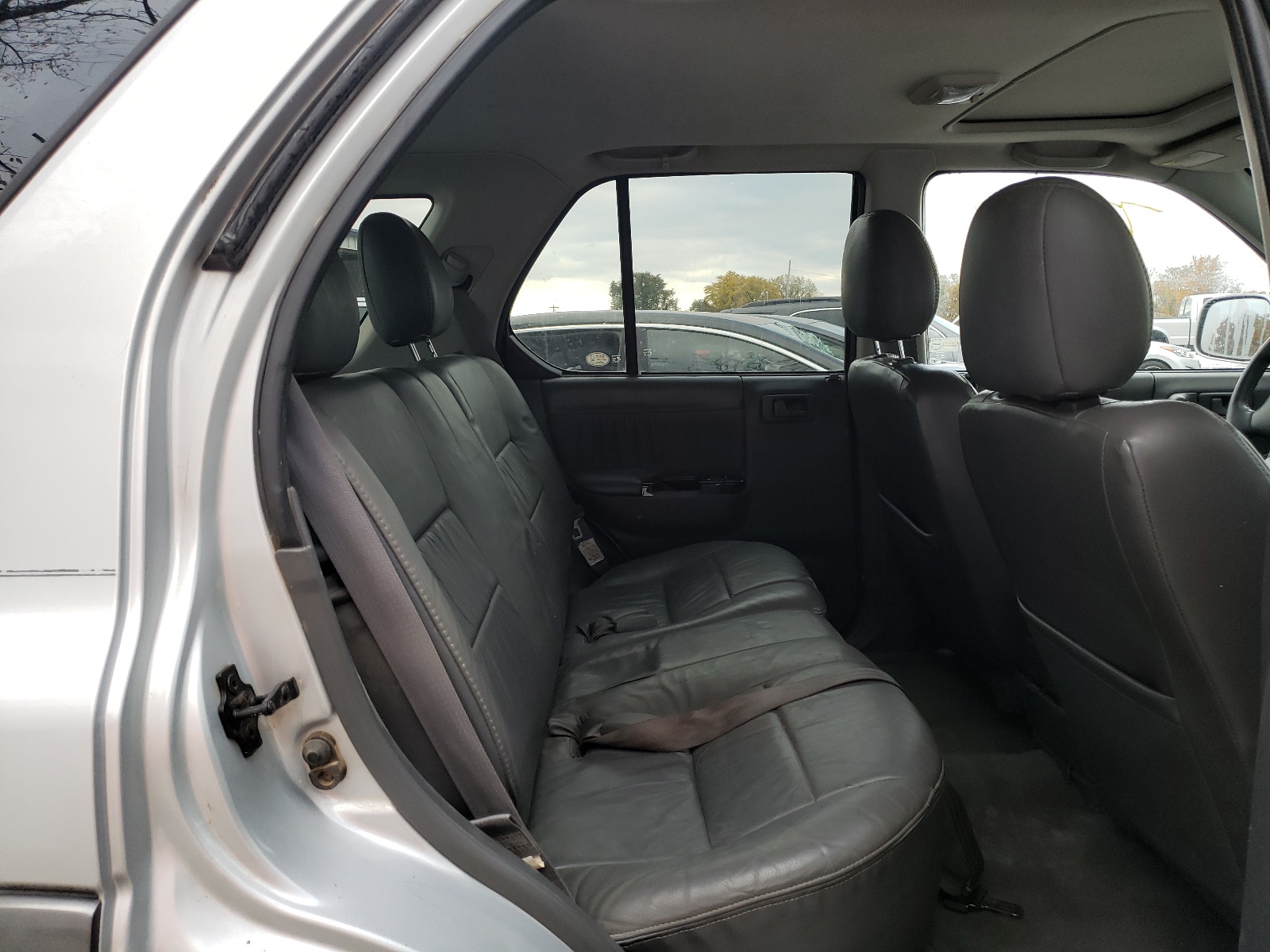 Photo 6 from auction – 2000 HONDA PASSPORT with VIN 4S6DM58W3Y4413274