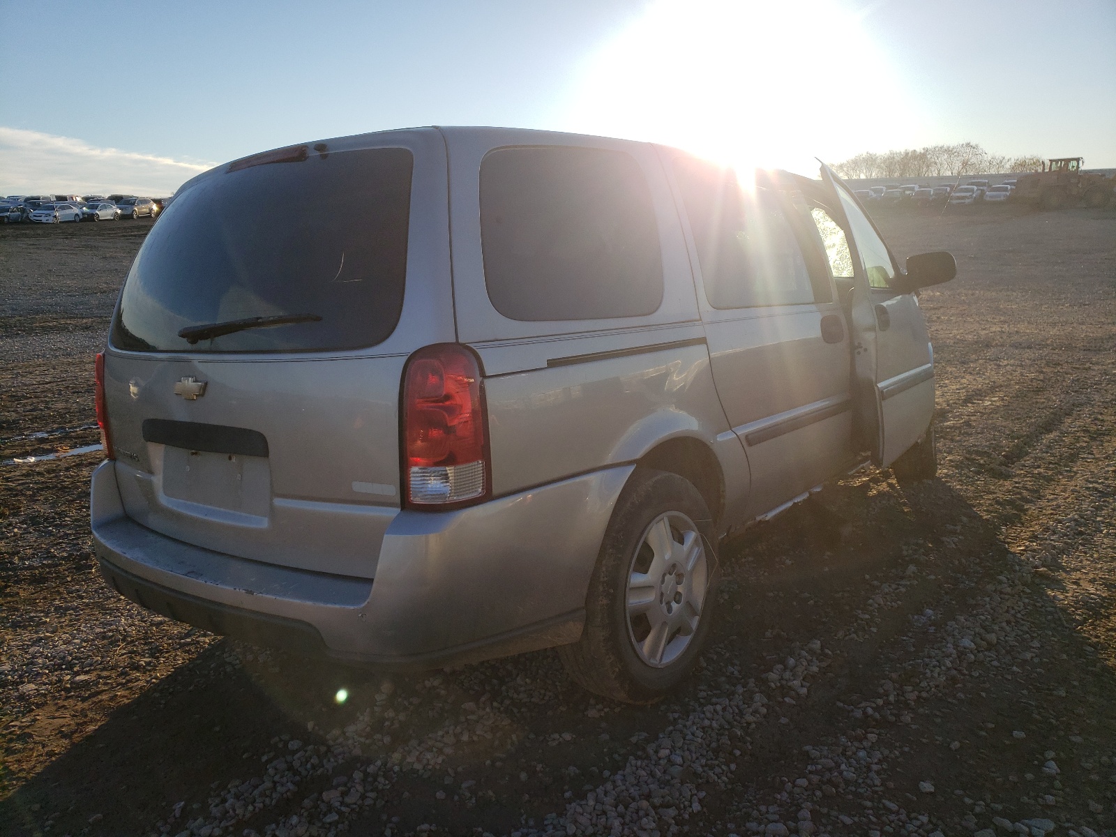 Photo 4 from auction – 2006 CHEVROLET UPLANDER L with VIN 1GNDV23LX6D102970