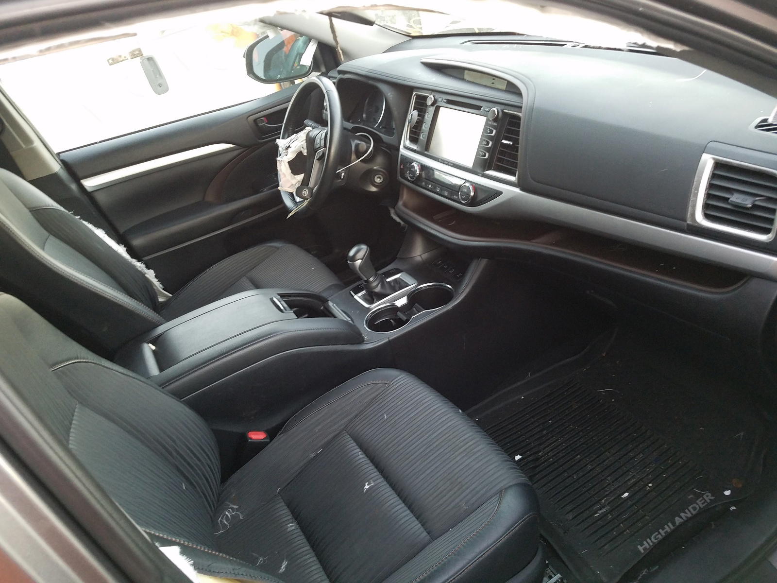 Photo 5 from auction – 2019 TOYOTA HIGHLANDER with VIN 5TDBZRFH6KS970287