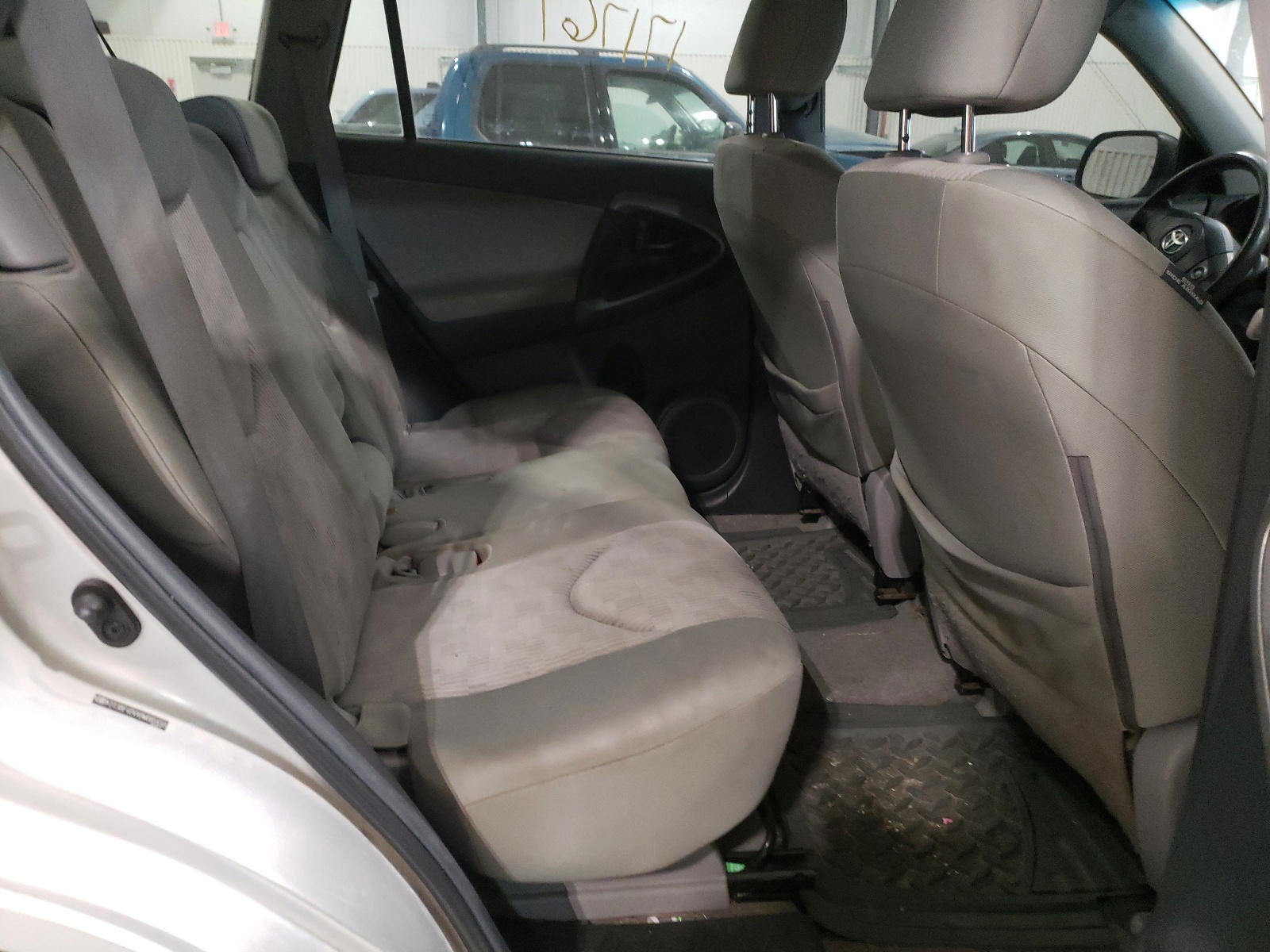 Photo 6 from auction – 2011 TOYOTA RAV4 with VIN 2T3BF4DVXBW085450