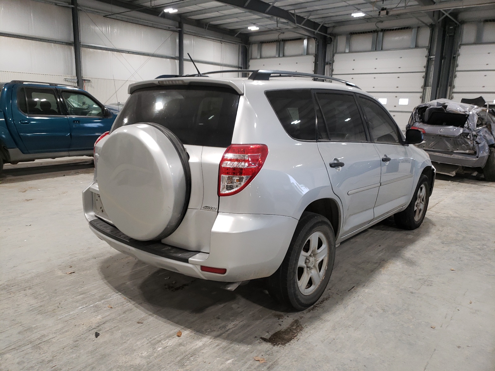Zdjęcie 4 z aukcji – 2011 TOYOTA RAV4 z VIN 2T3BF4DVXBW085450