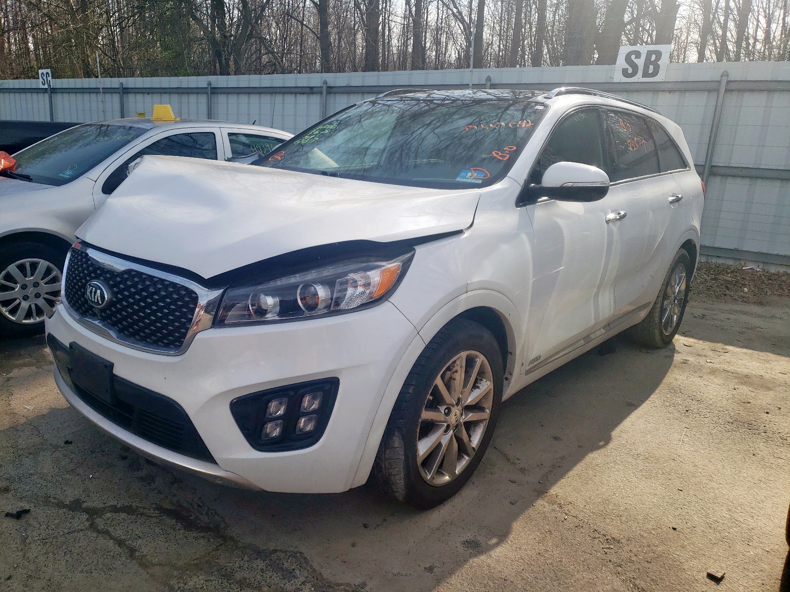 Photo 2 from auction – 2016 KIA SORENTO SX with VIN 5XYPKDA56GG087790