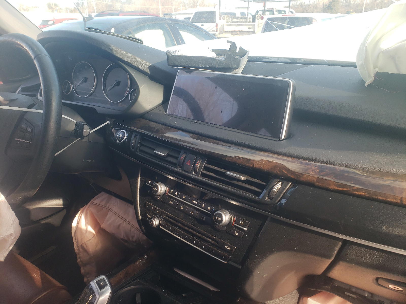 Photo 9 from auction – 2014 BMW X5 XDRIVE3 with VIN 5UXKR0C5XE0H17455
