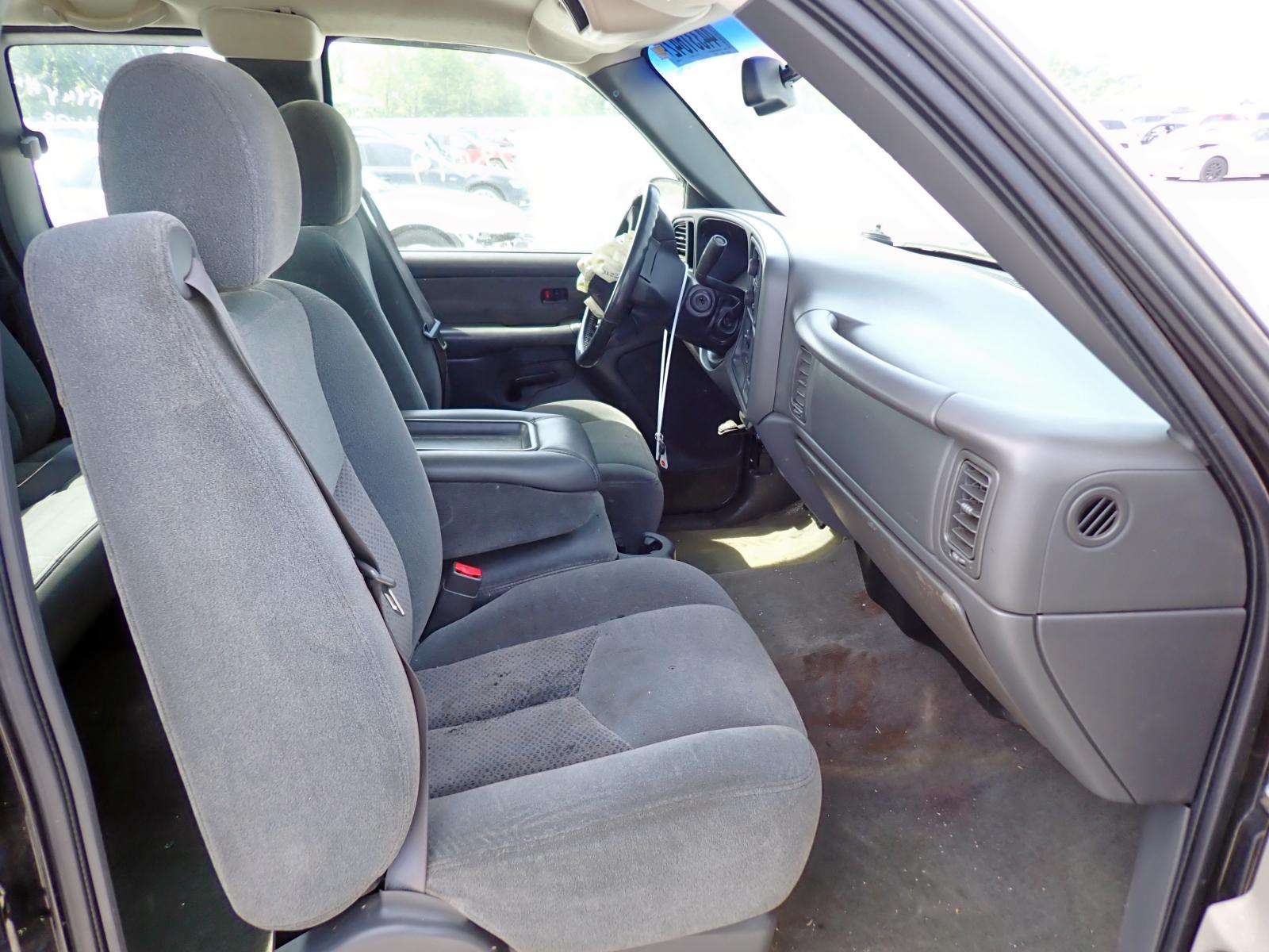 Photo 5 from auction – 2003 CHEVROLET SILVERADO with VIN 2GCEC19V831406036