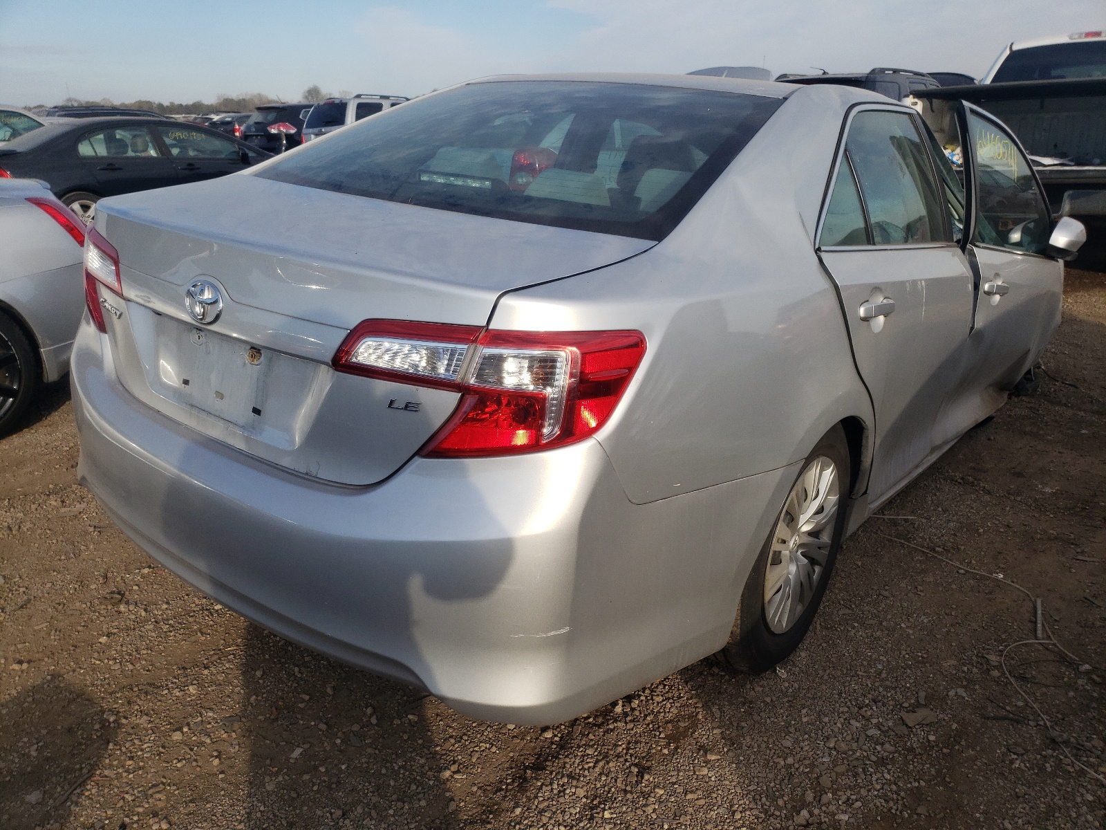 Photo 4 from auction – 2014 TOYOTA CAMRY L with VIN 4T4BF1FK1ER429140