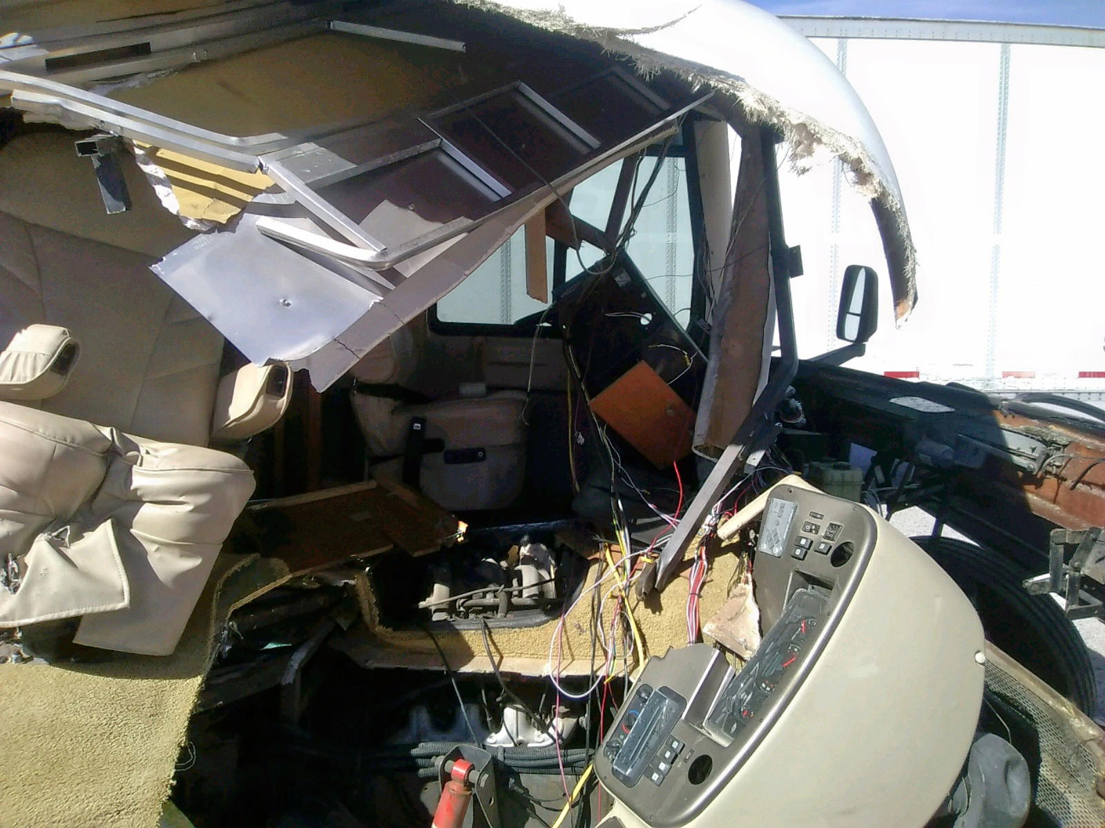 Photo 5 from auction – 2004 MNAC MOTORHOME with VIN 5B4MP67G743389667