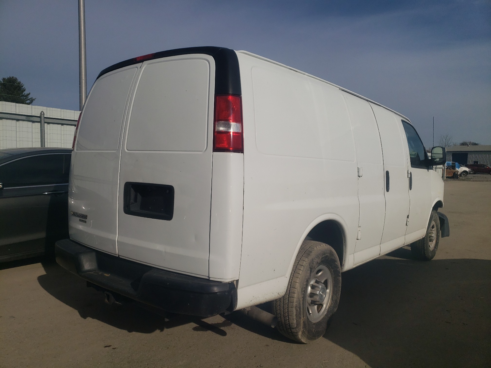 Photo 4 from auction – 2016 CHEVROLET EXPRESS G2 with VIN 1GCWGAFF1G1217181