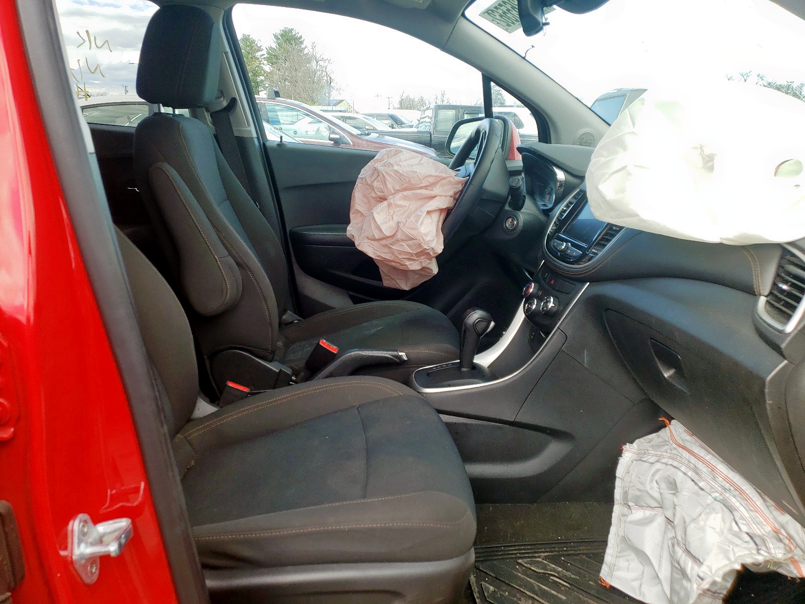 Photo 5 from auction – 2020 CHEVROLET TRAX LS with VIN KL7CJKSB4LB345056