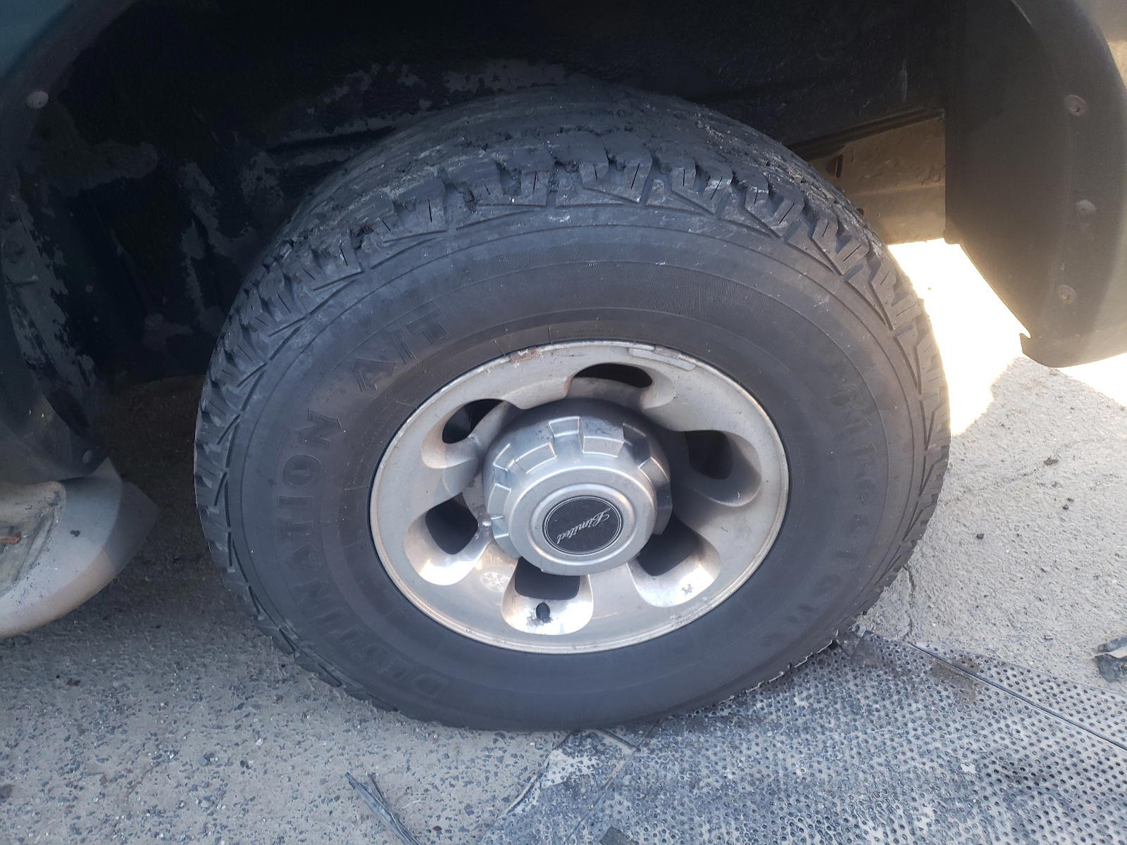 Photo 10 from auction – 2003 FORD EXCURSION with VIN 1FMSU43PX3ED40675