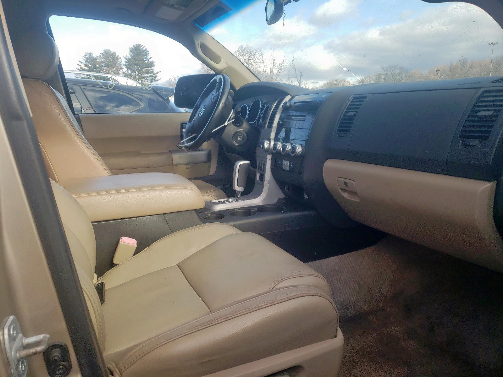 Photo 5 from auction – 2008 TOYOTA SEQUOIA LI with VIN 5TDBY68A28S001032