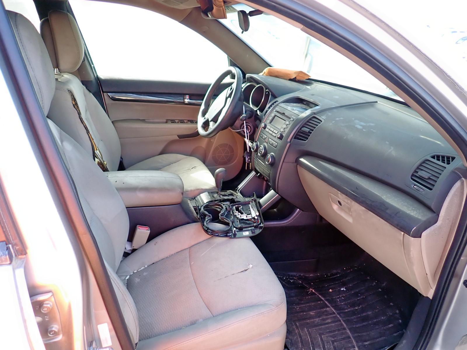 Photo 5 from auction – 2013 KIA SORENTO LX with VIN 5XYKT3A11DG334918