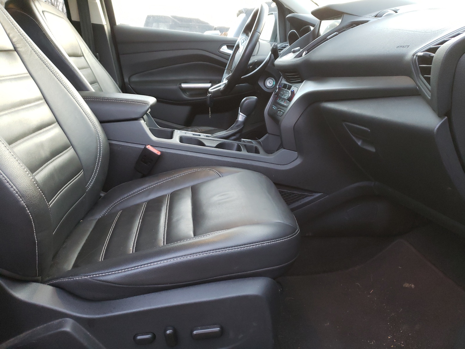 Photo 5 from auction – 2017 FORD ESCAPE SE with VIN 1FMCU0G95HUE33979