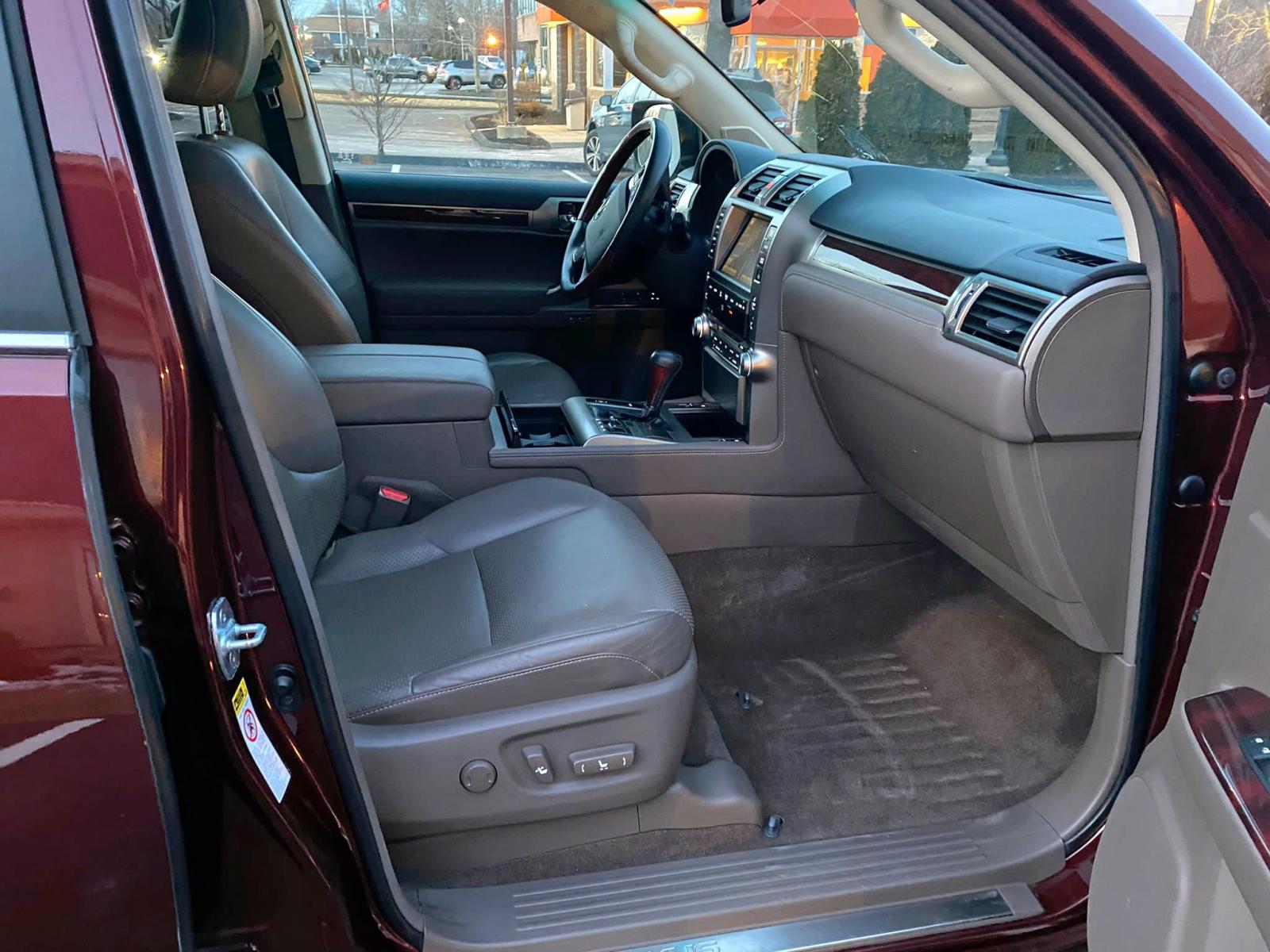 Photo 8 from auction – 2011 LEXUS GX 460 with VIN JTJBM7FX8B5027797