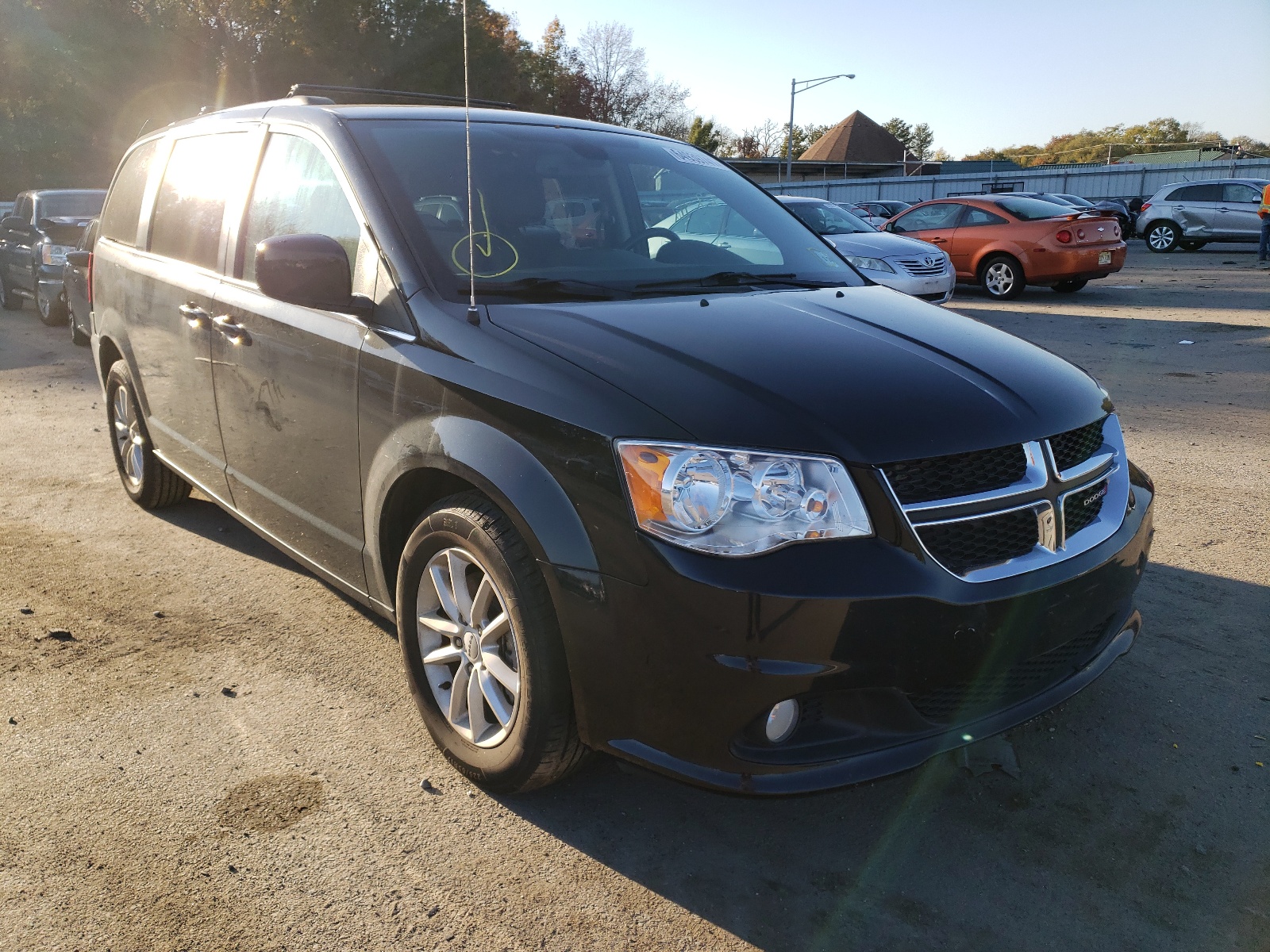 DODGE GRAND CARA 2019 with VIN 2C4RDGCG9KR610761 - Photo from auction