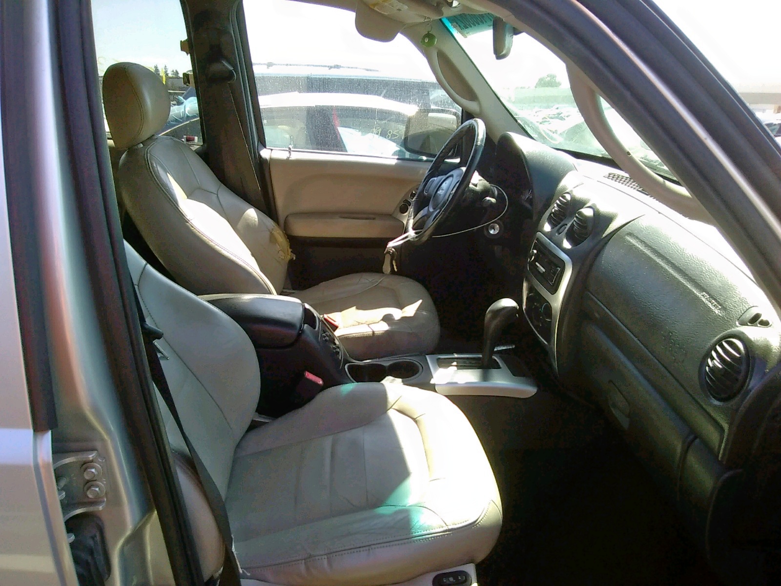 Photo 5 from auction – 2003 JEEP LIBERTY LI with VIN 1J8GL58K53W549728
