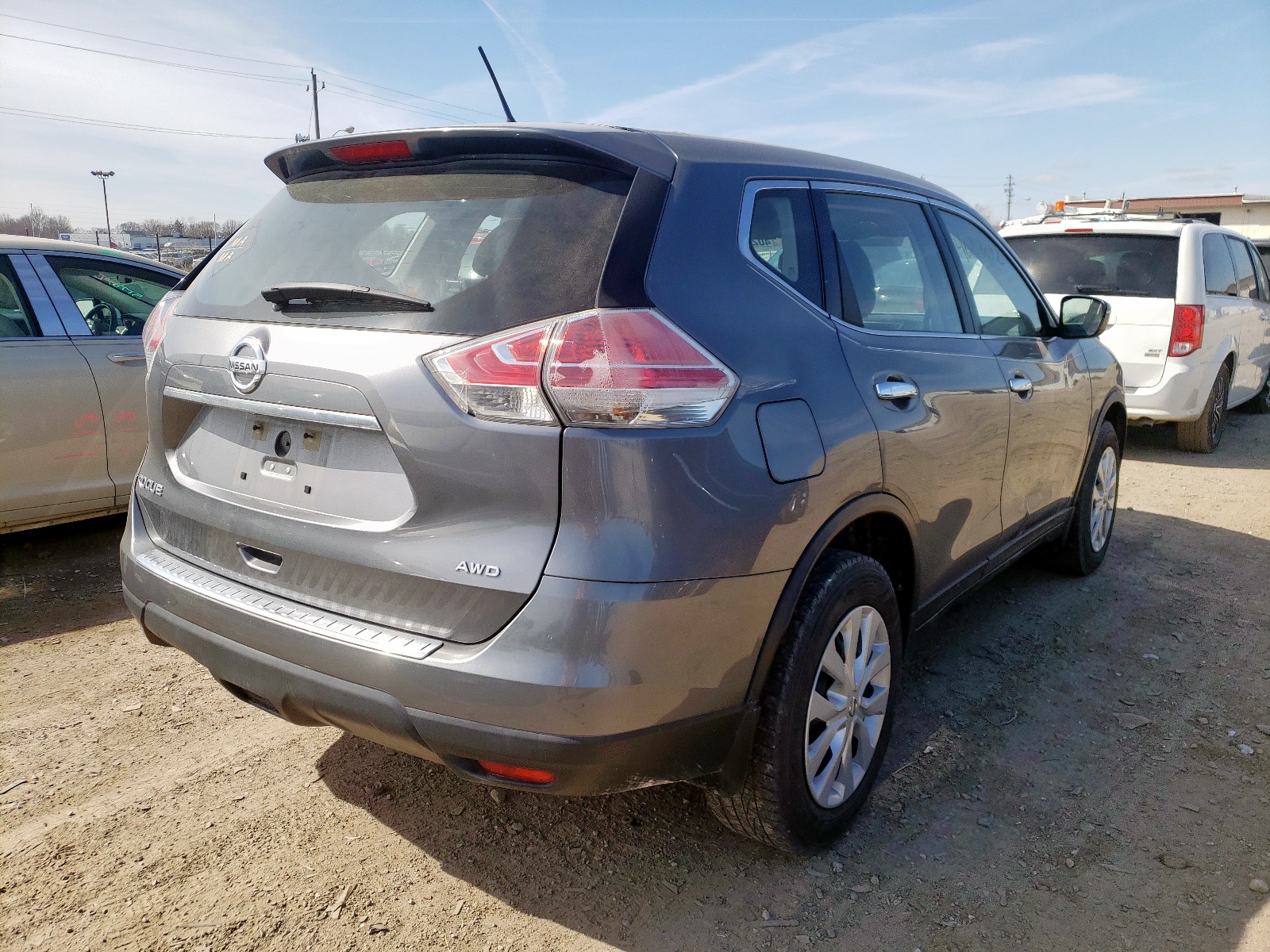 Photo 4 from auction – 2015 NISSAN ROGUE S with VIN KNMAT2MV8FP579087