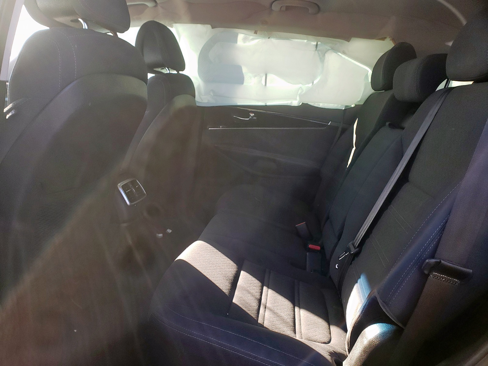 Photo 6 from auction – 2016 KIA SORENTO LX with VIN 5XYPG4A39GG128008