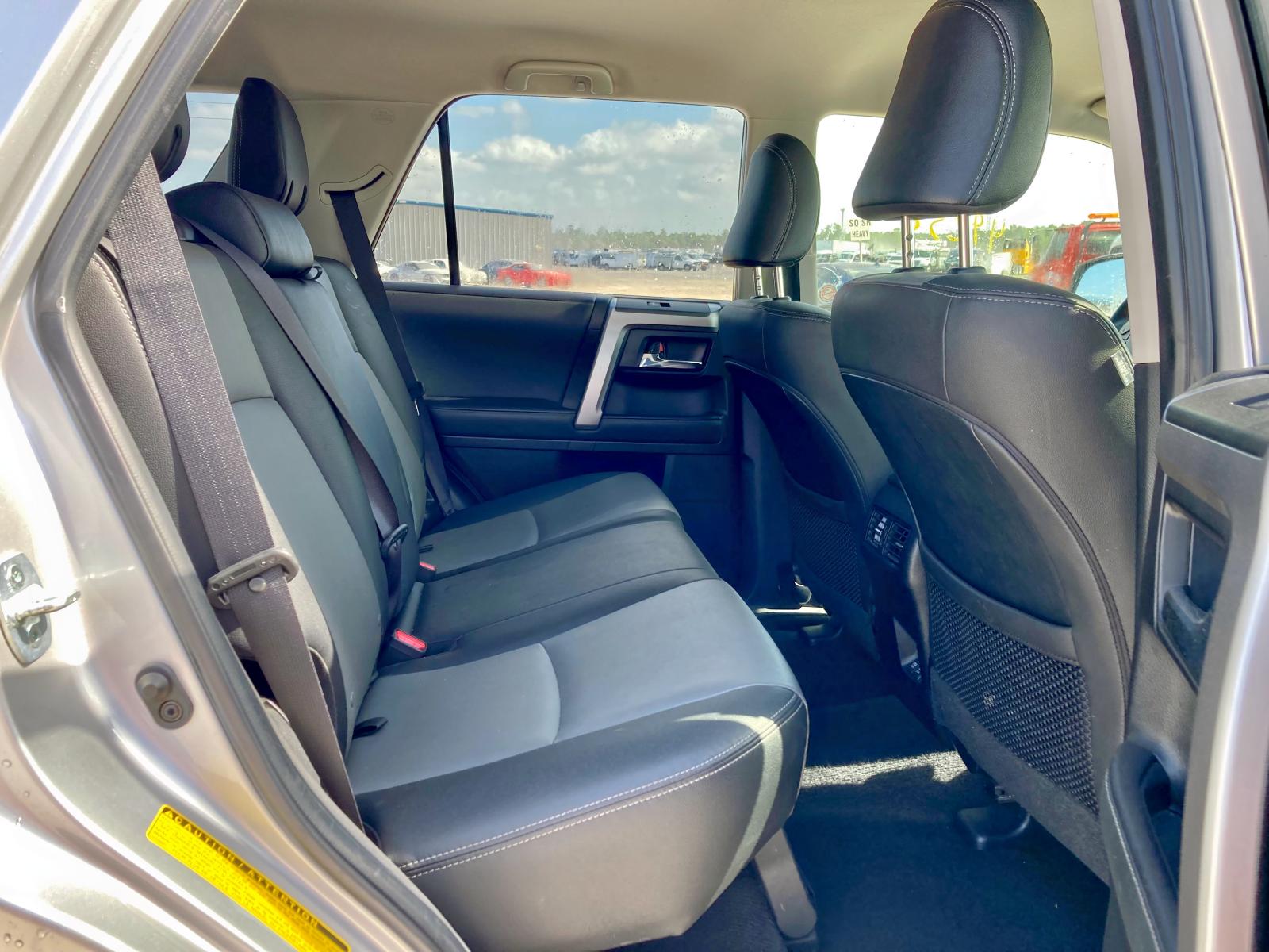 Photo 6 from auction – 2020 TOYOTA 4RUNNER SR with VIN JTEBU5JR8L5788830