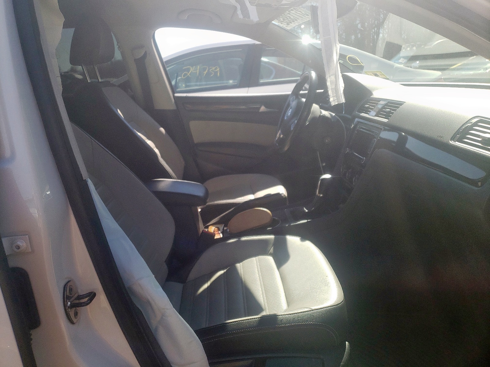 Photo 5 from auction – 2014 VOLKSWAGEN PASSAT SE with VIN 1VWBT7A39EC103292