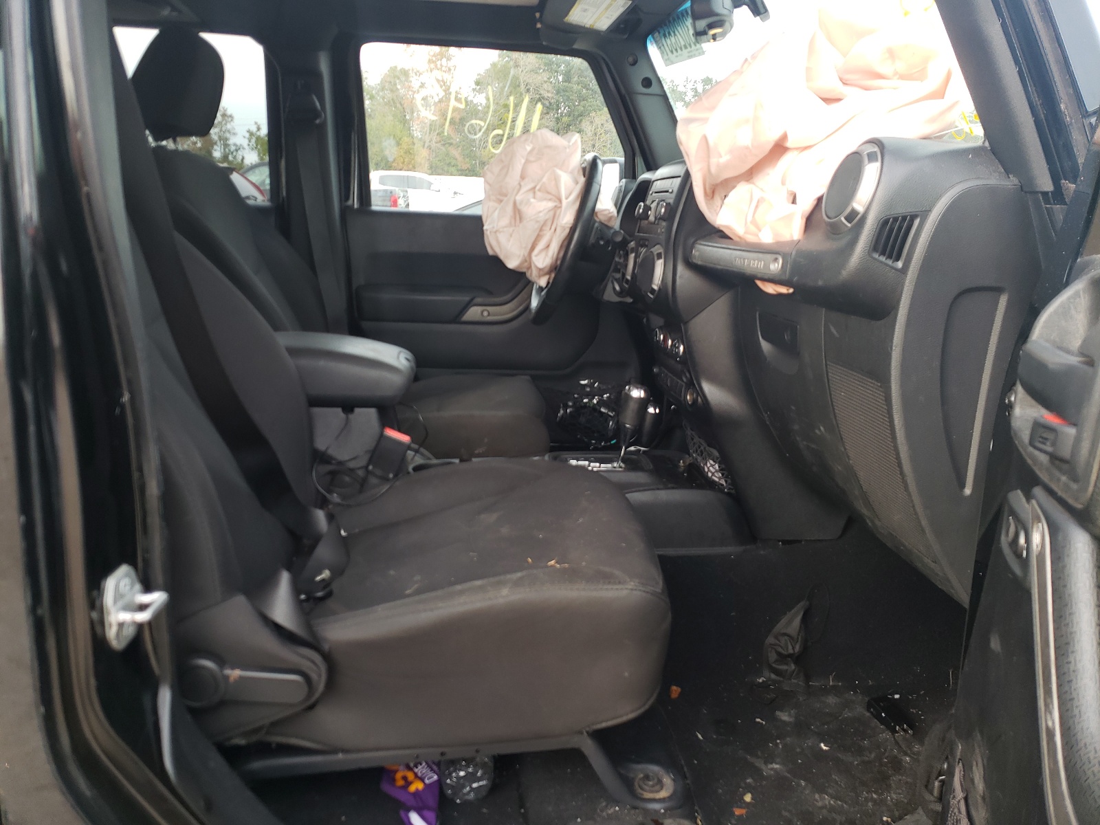 Photo 5 from auction – 2014 JEEP WRANGLER U with VIN 1C4BJWDGXEL305057