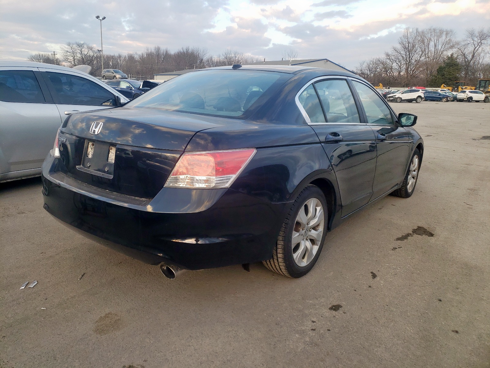 Photo 4 from auction – 2010 HONDA ACCORD EXL with VIN 1HGCP2F87AA132204