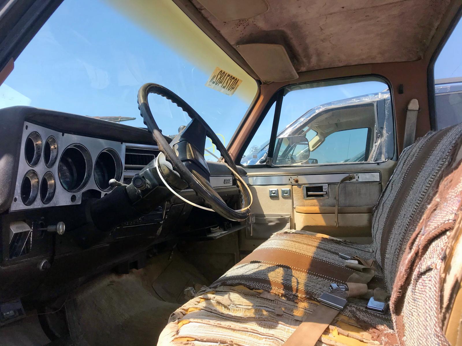 Photo 5 from auction – 1984 GMC C1500 with VIN 1GTDC14H3EJ501948