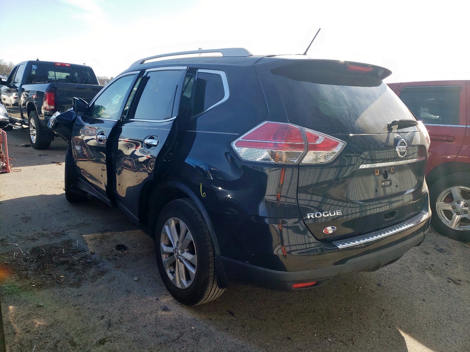Photo 3 from auction – 2016 NISSAN ROGUE S with VIN 5N1AT2MV5GC846867