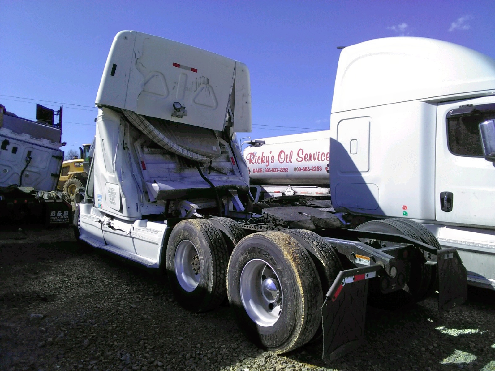 Photo 3 from auction – 2009 FREIGHTLINER CASCADIA 1 with VIN 1FUJGLDR09LAH8579