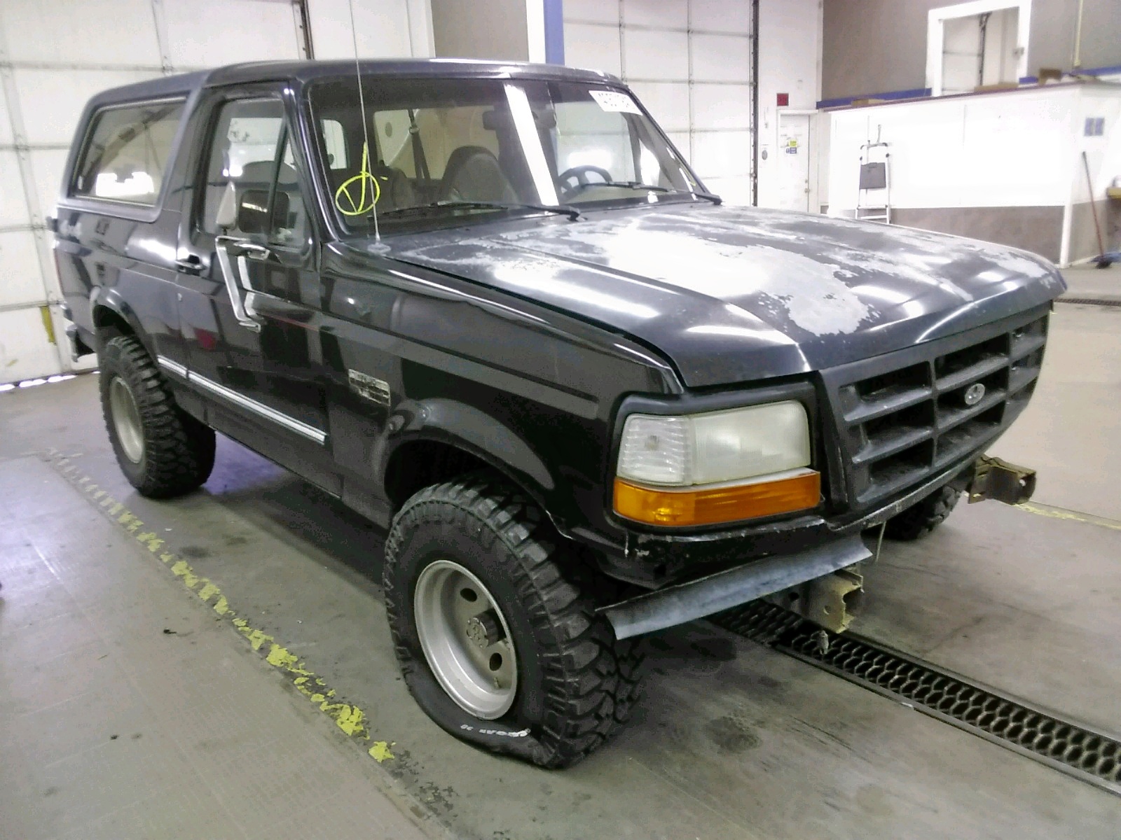 FORD BRONCO U10 1993 with VIN 1FMEU15H7PLA08390 - Photo from auction
