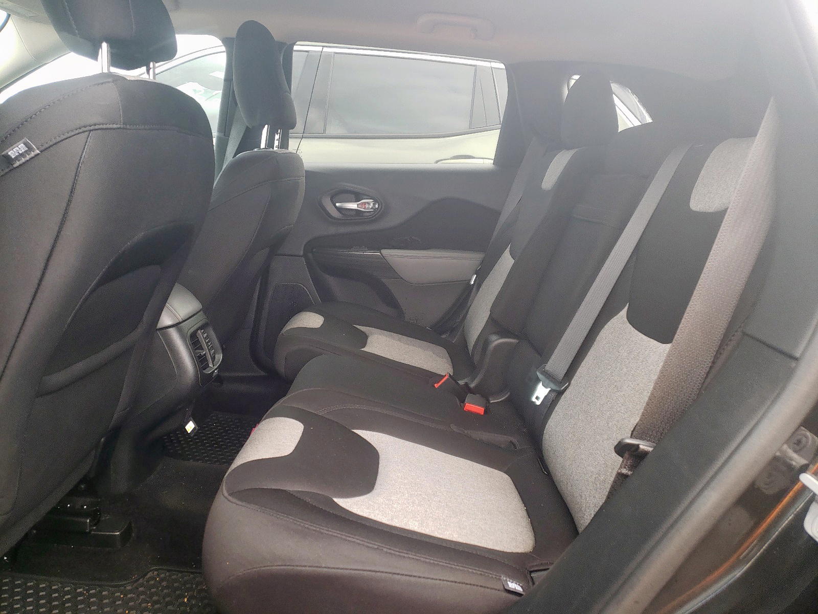 Photo 6 from auction – 2014 JEEP CHEROKEE L with VIN 1C4PJMCS0EW286758