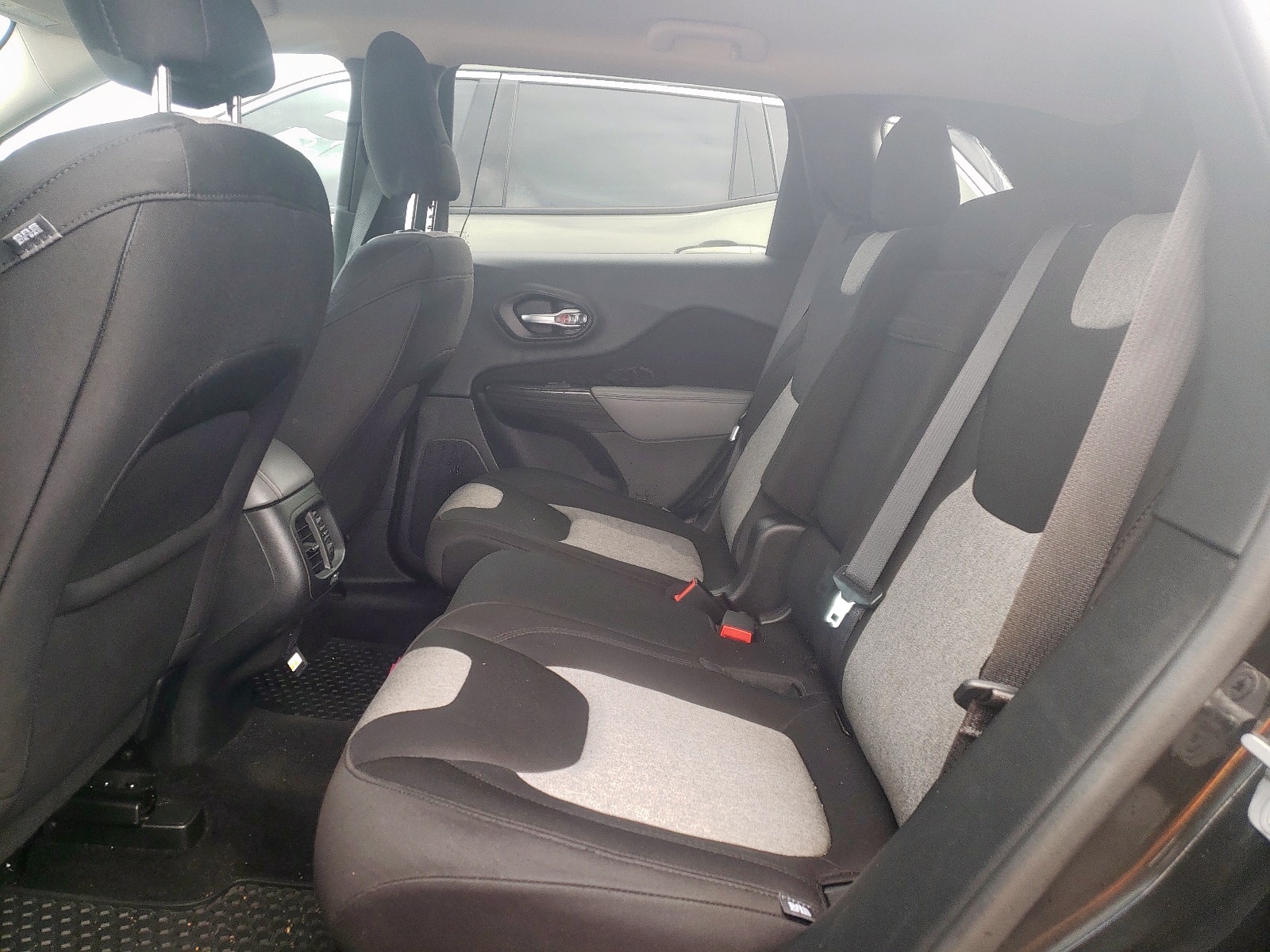 صورة رقم 6 من المزاد - 2014 JEEP CHEROKEE L مع VIN 1C4PJMCS0EW286758