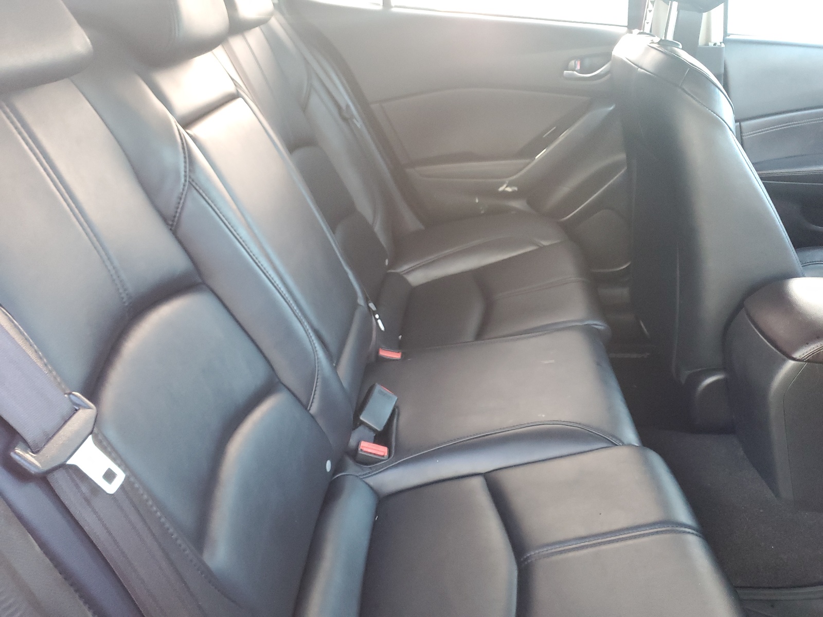 Photo 6 from auction – 2018 MAZDA 3 TOURING with VIN JM1BN1V74J1198163