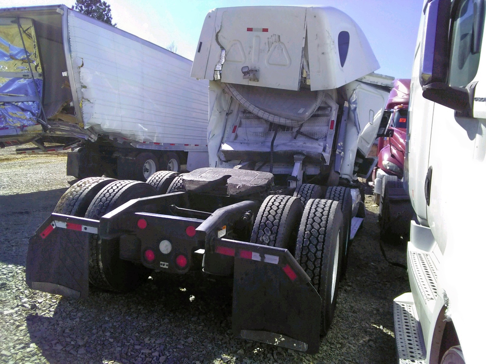 Photo 4 from auction – 2009 FREIGHTLINER CASCADIA 1 with VIN 1FUJGLDR09LAH8579