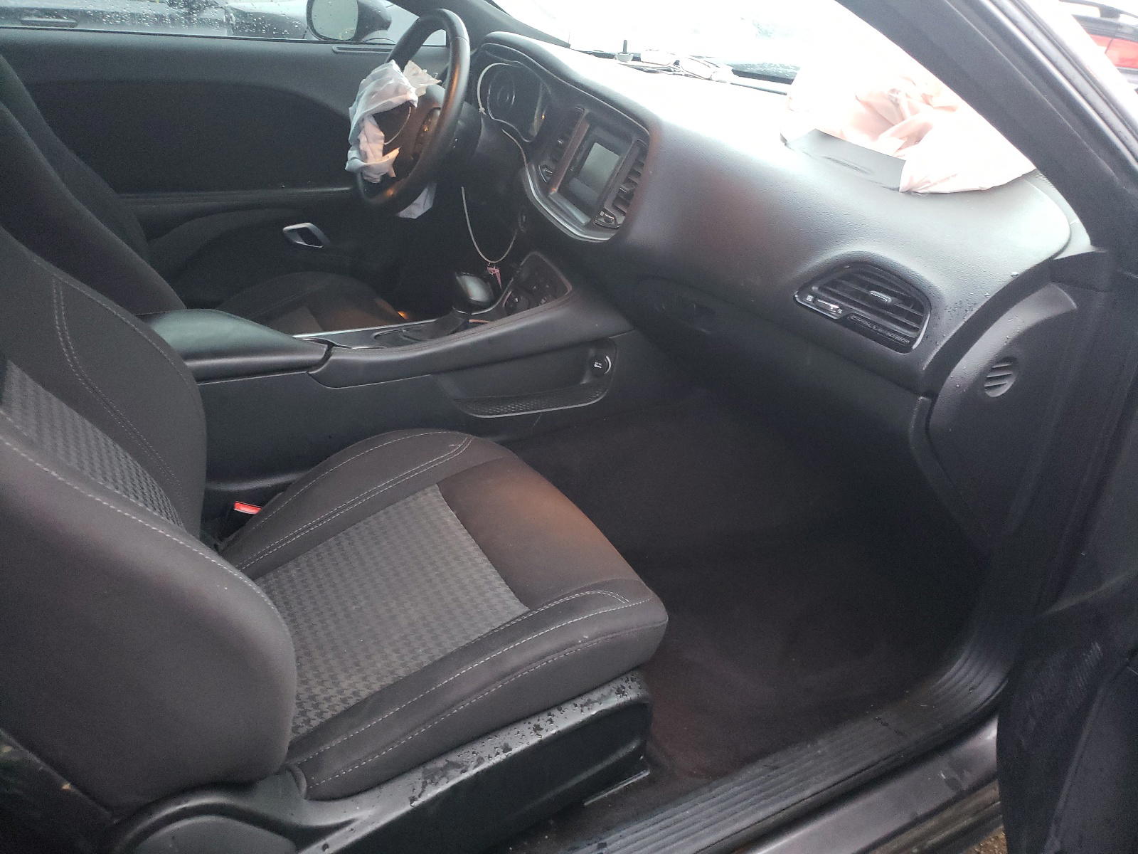 Photo 5 from auction – 2016 DODGE CHALLENGER with VIN 2C3CDZAG6GH153042