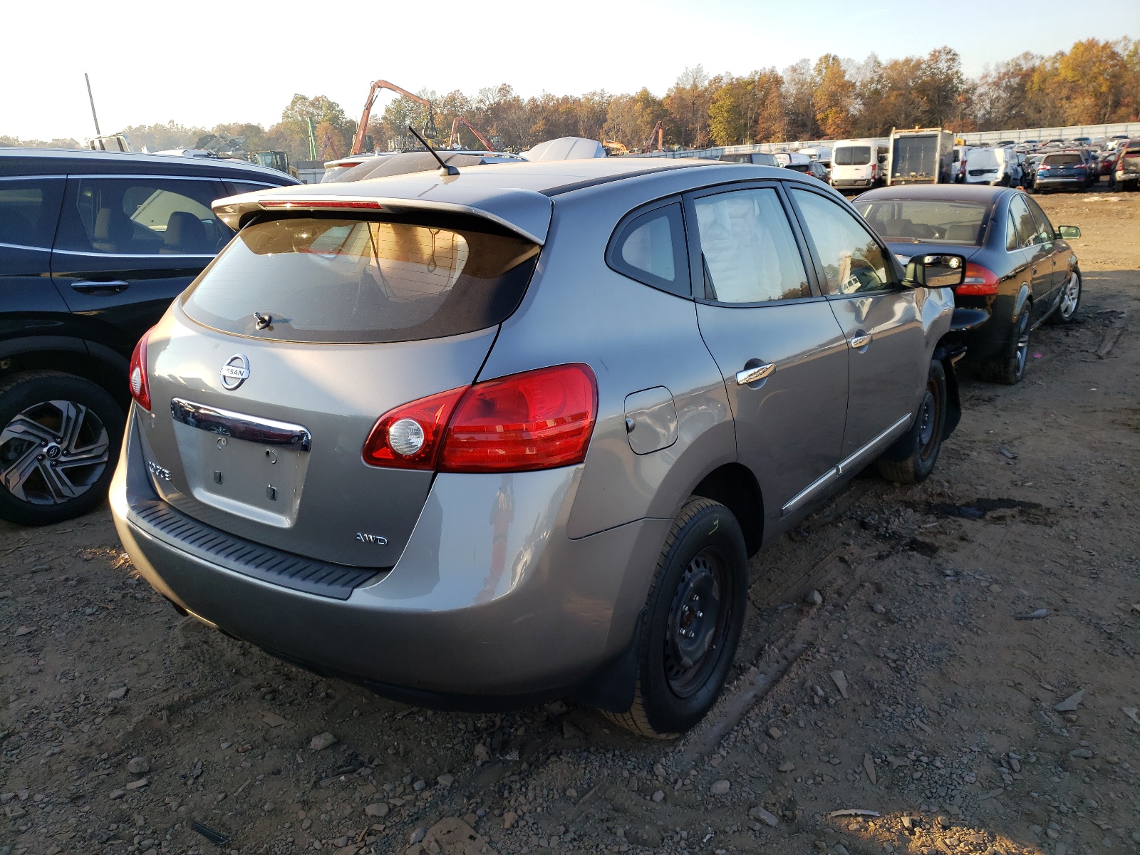 Photo 4 from auction – 2011 NISSAN ROGUE S with VIN JN8AS5MV8BW683247