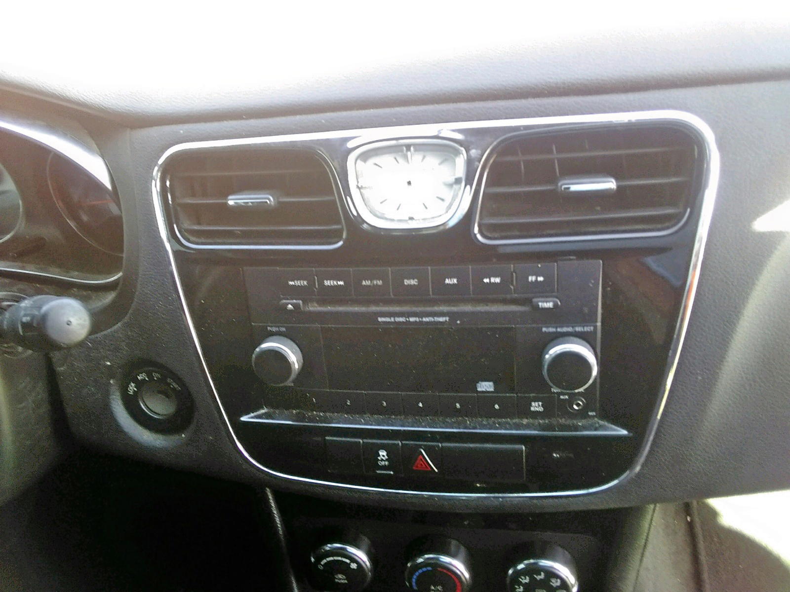 Photo 9 from auction – 2013 CHRYSLER 200 LX with VIN 1C3CCBAB5DN705700