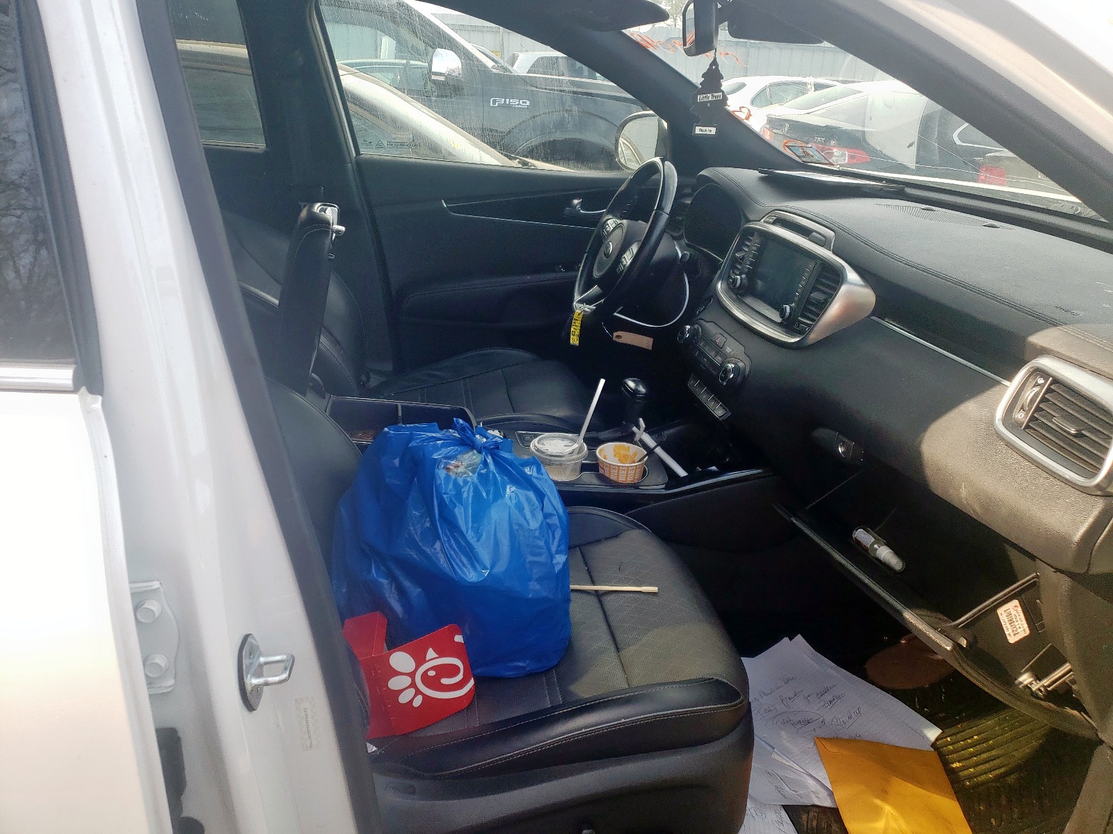 Photo 5 from auction – 2016 KIA SORENTO SX with VIN 5XYPKDA56GG087790