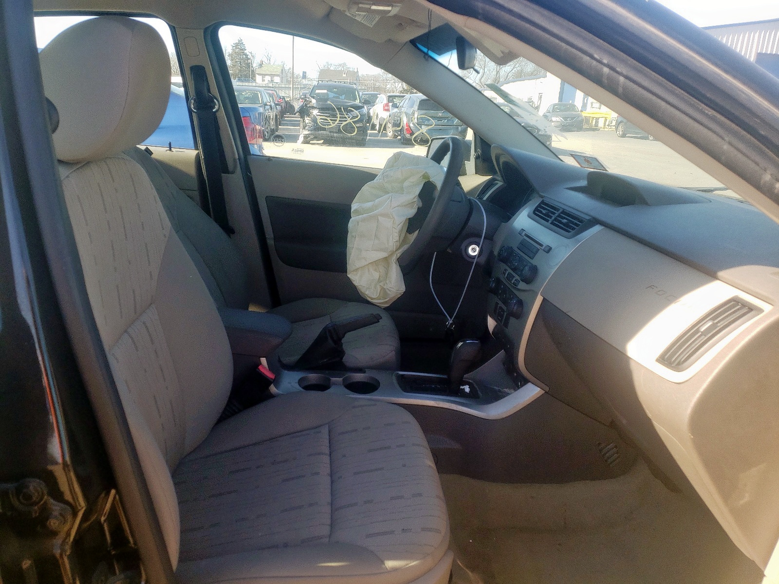 Photo 5 from auction – 2010 FORD FOCUS SE with VIN 1FAHP3FN0AW133963