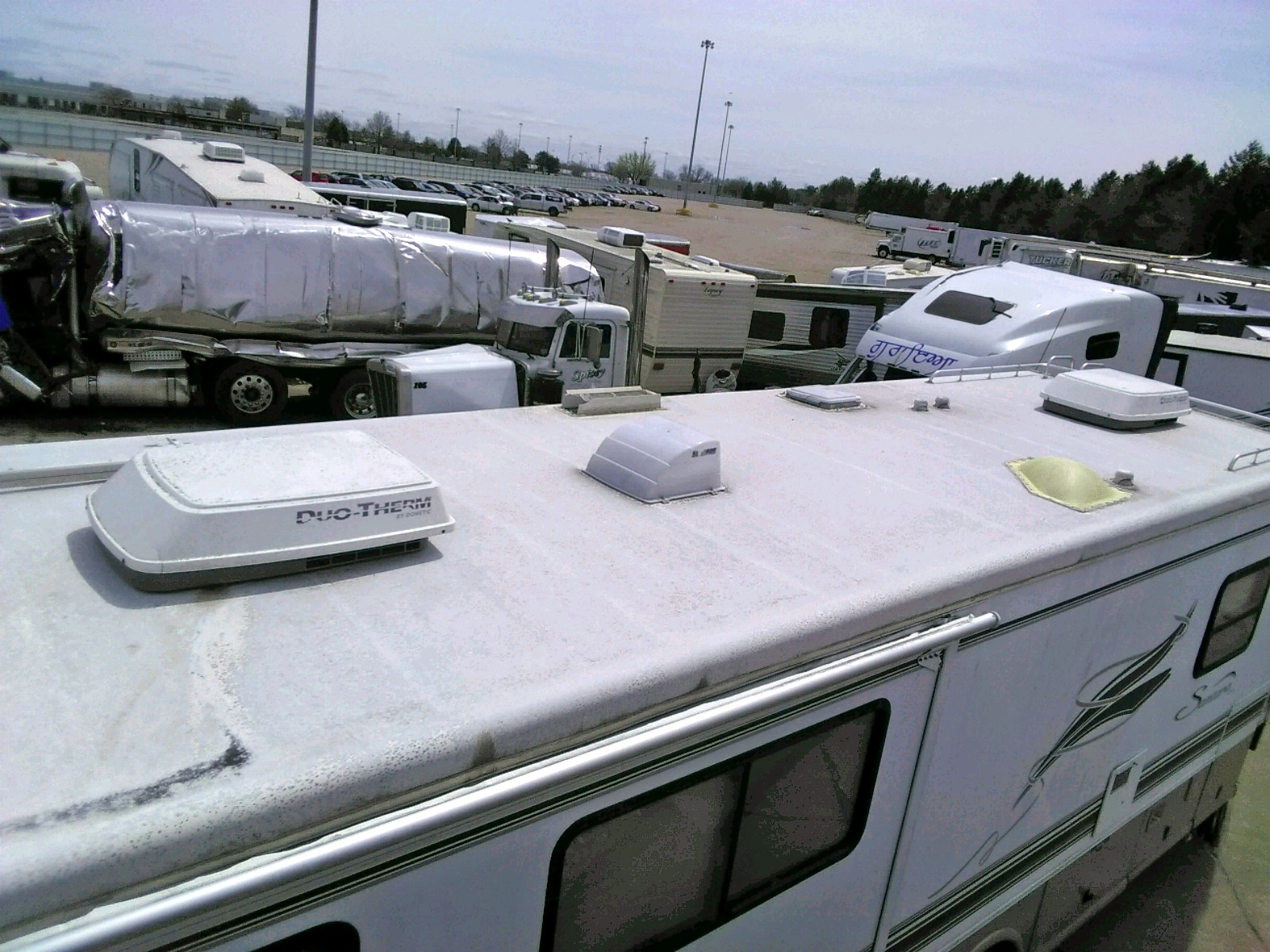 Photo 9 from auction – 1999 COACH SANTARA with VIN 3FCNF53S4XJA23658