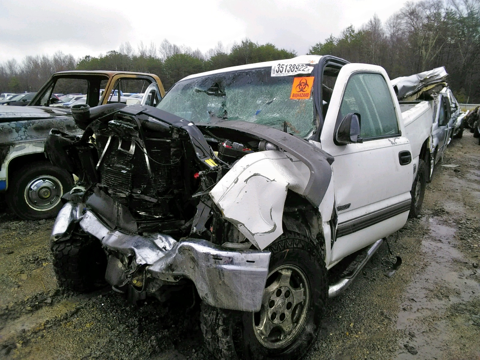 Photo 2 from auction – 2002 CHEVROLET SILVERADO with VIN 2GCEK19T321213549